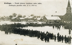 2-ojo pėstininkų pulko 1 – ojo bataliono iškilminga rikiuotė Kretingoje išvijus bermontininkus. 1919 m. gruodžio 22 d. Kretingos muziejus, KM IF-58